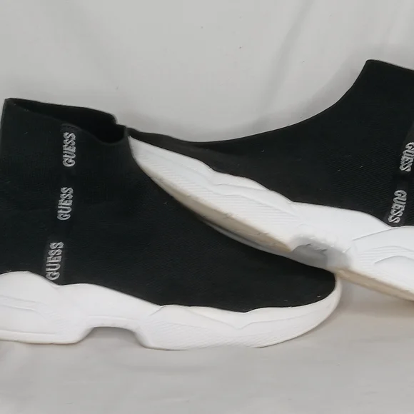 Guess - Picture 4 of 9